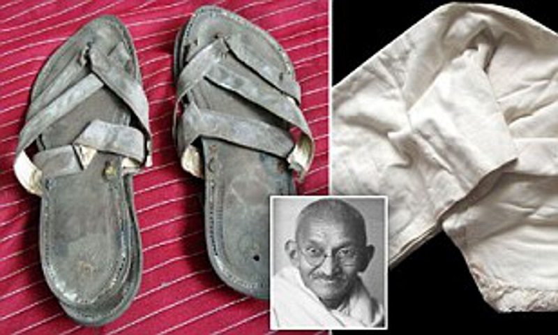 Truyện tiếng anh song ngữ: Chiếc giầy đánh rơi của Gandhi